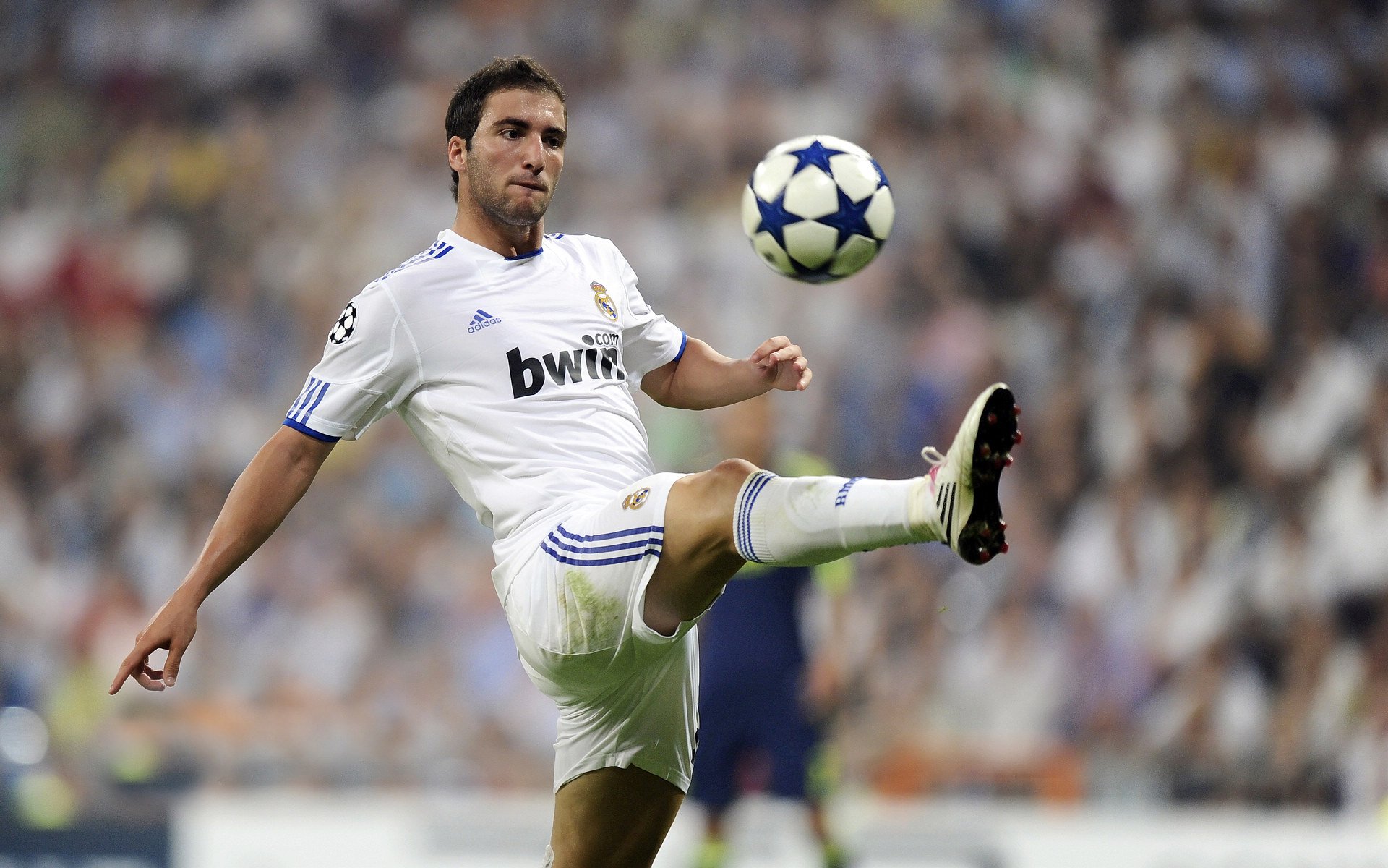 华体会hth-“中超联赛争冠激烈，豪门之间火花四溅”，中超联赛大结局阶段